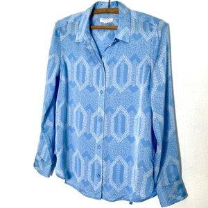 Equipment Femme Blue patterned Button Down Shirt. Size XS